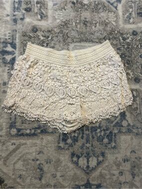 No Boundaries Lace Crochet Women’s Shorts — Cream